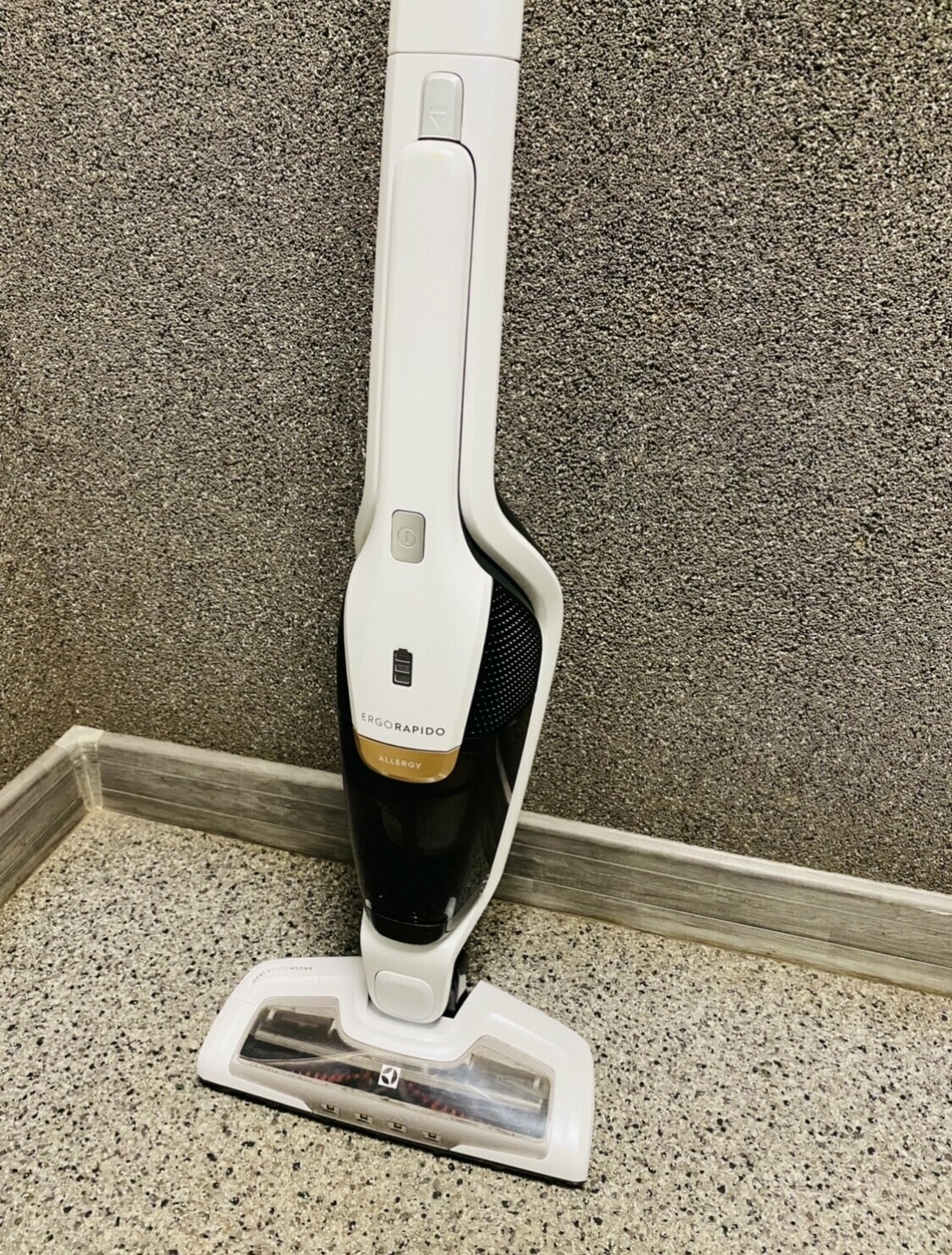 odkurzacz-electrolux-ergorapido-eer7allergy-gw-napiecie-akumulatora-18