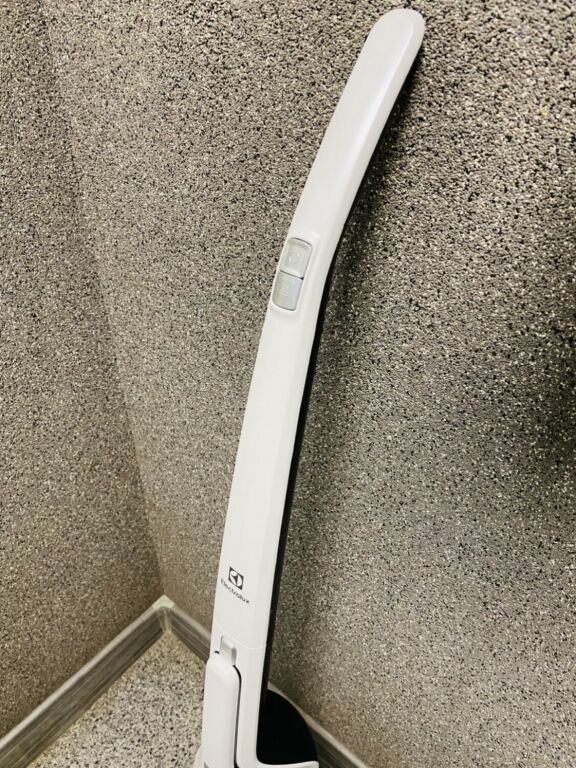 odkurzacz-electrolux-ergorapido-eer7allergy-gw-pojemnosc-zbiornika-na-kurz-05