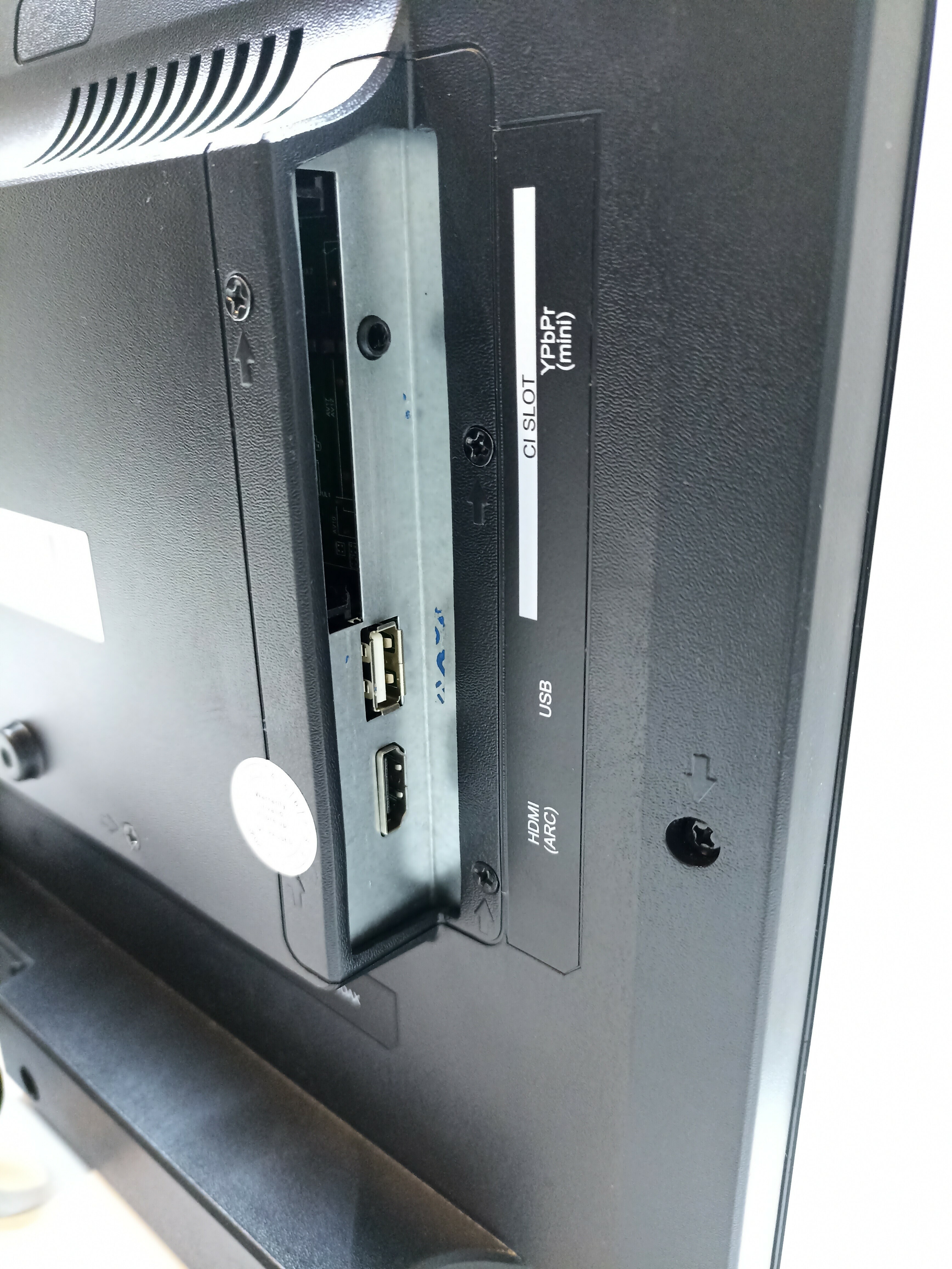 telewizor-manta-19-cali-led-tv-19lhn120d-kod-producenta-19lhn120d