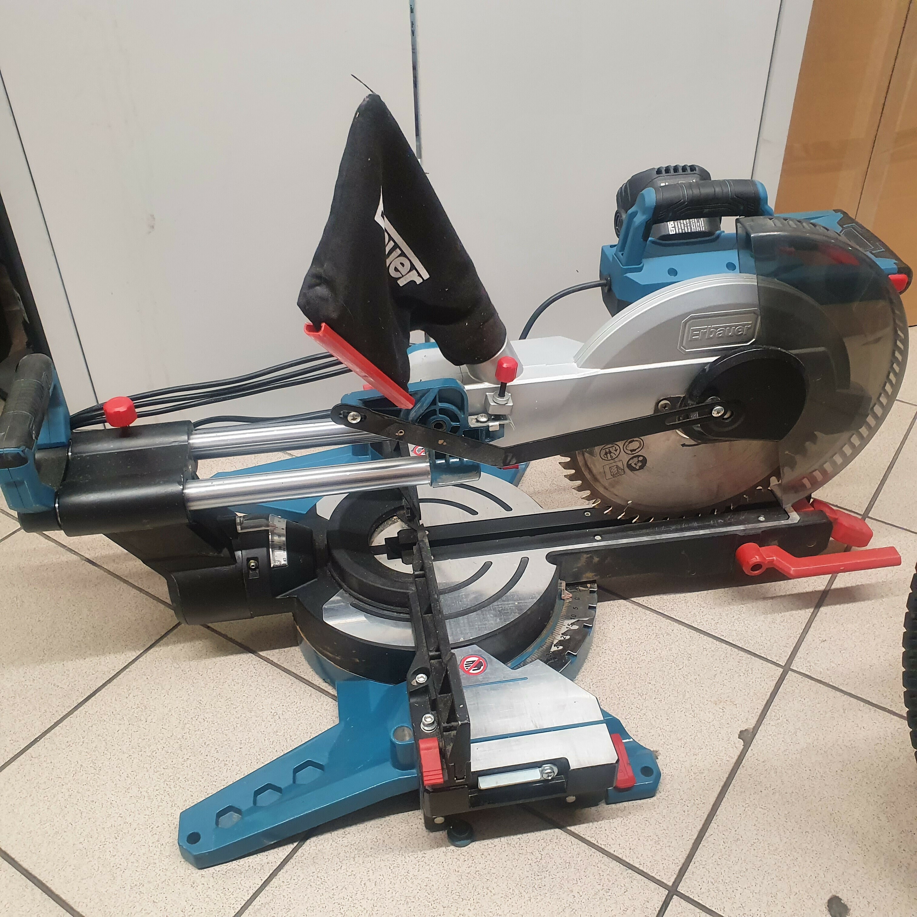 ukosnica-z-posuwem-erbauer-emis-305s-1800w-os-jagiellonskie-65-gniezno