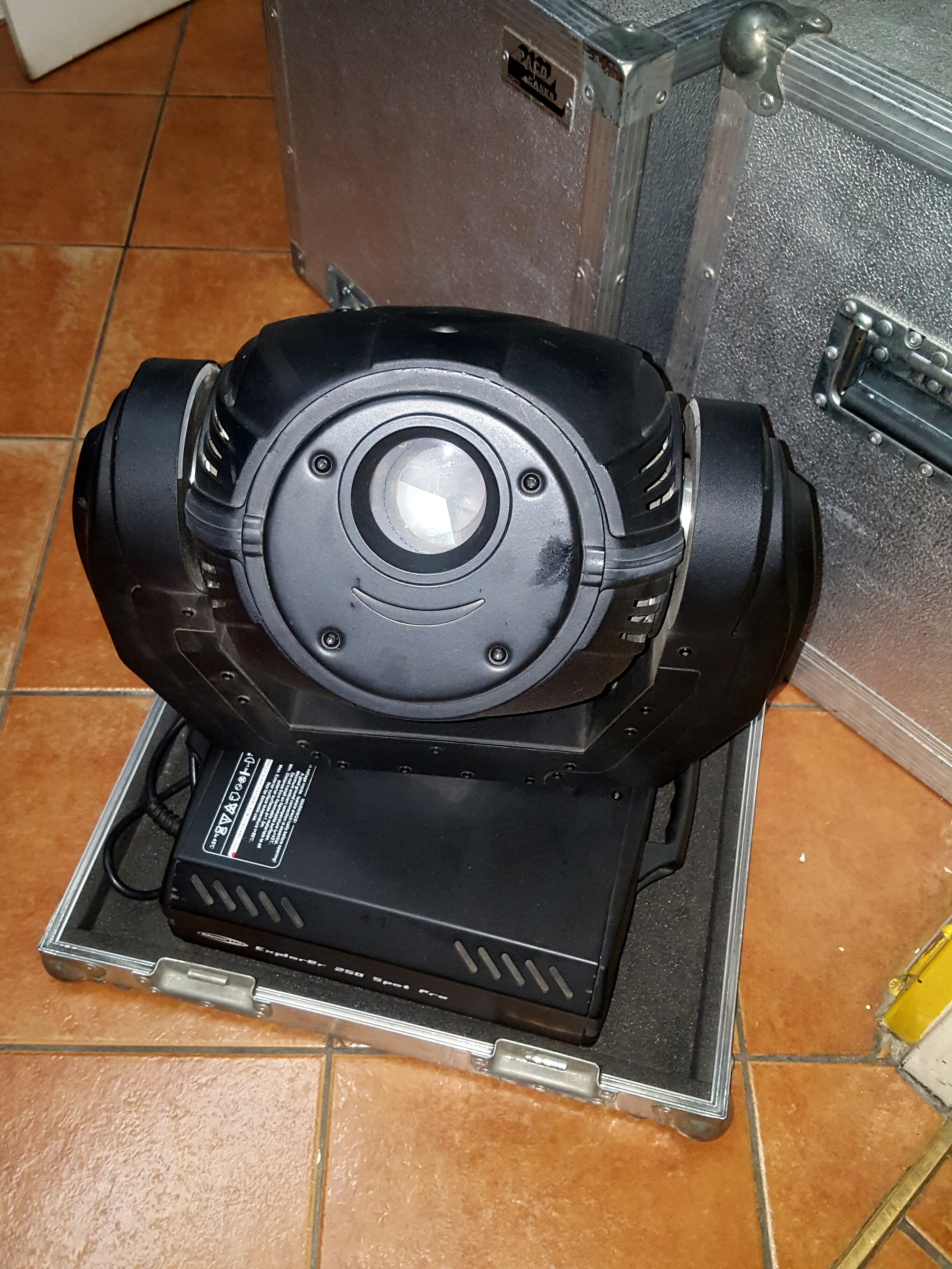 showtec-explorer-250-spot-pro-skrzynia-plwolnosci-3-5-sj-namyslow