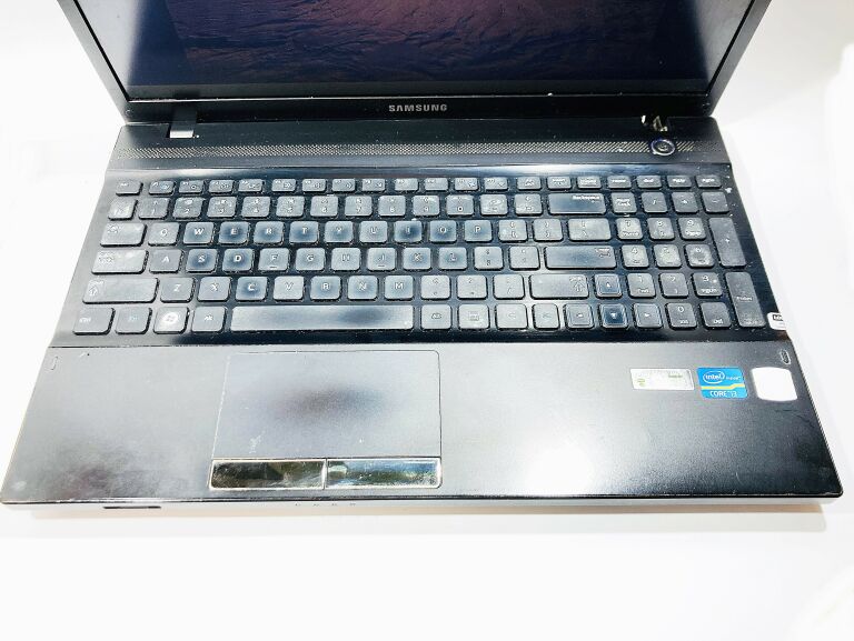 LAPTOP SAMSUNG 300V