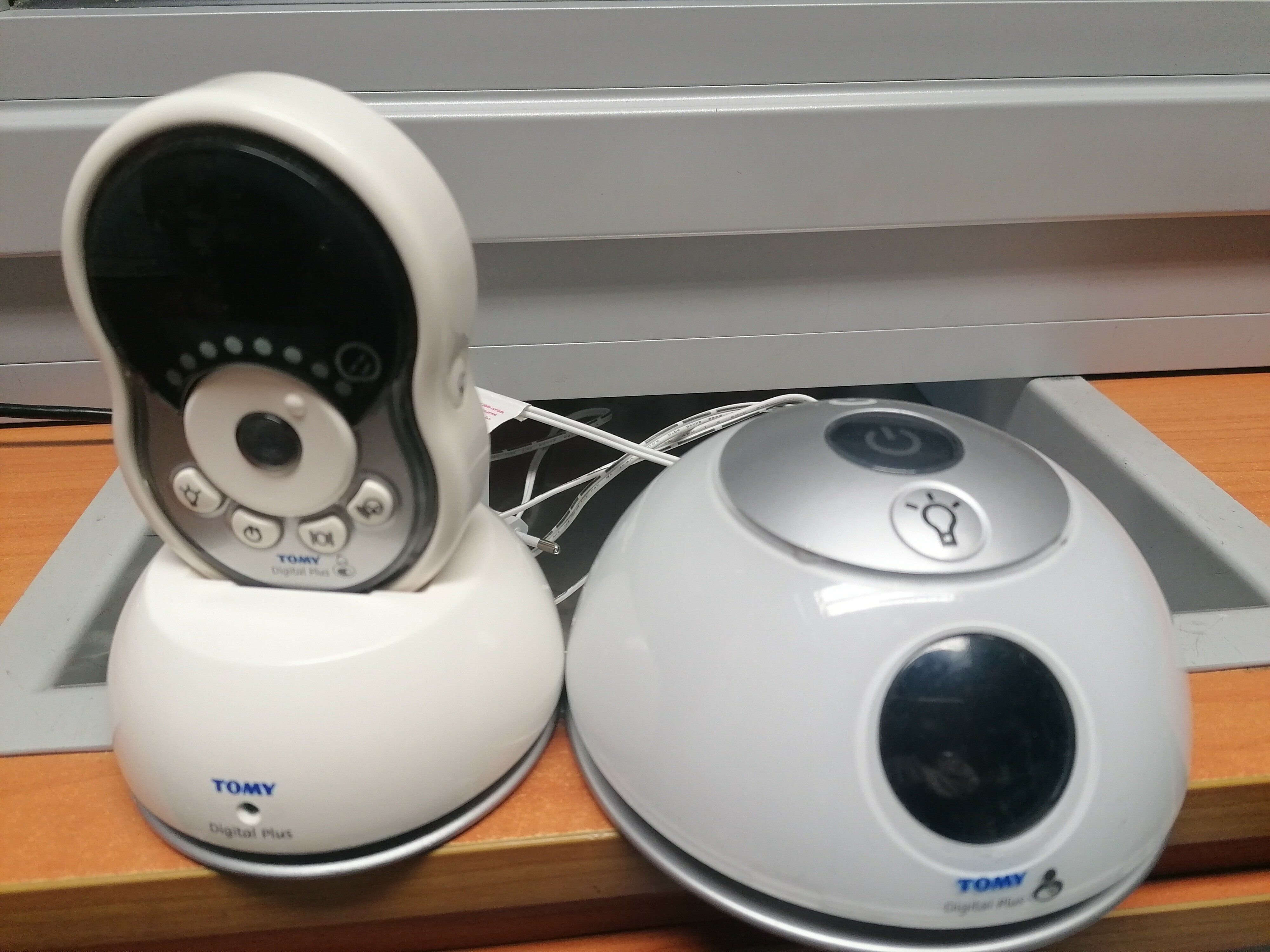 tomy-td-350-niania-elektroniczna-kolor-biel