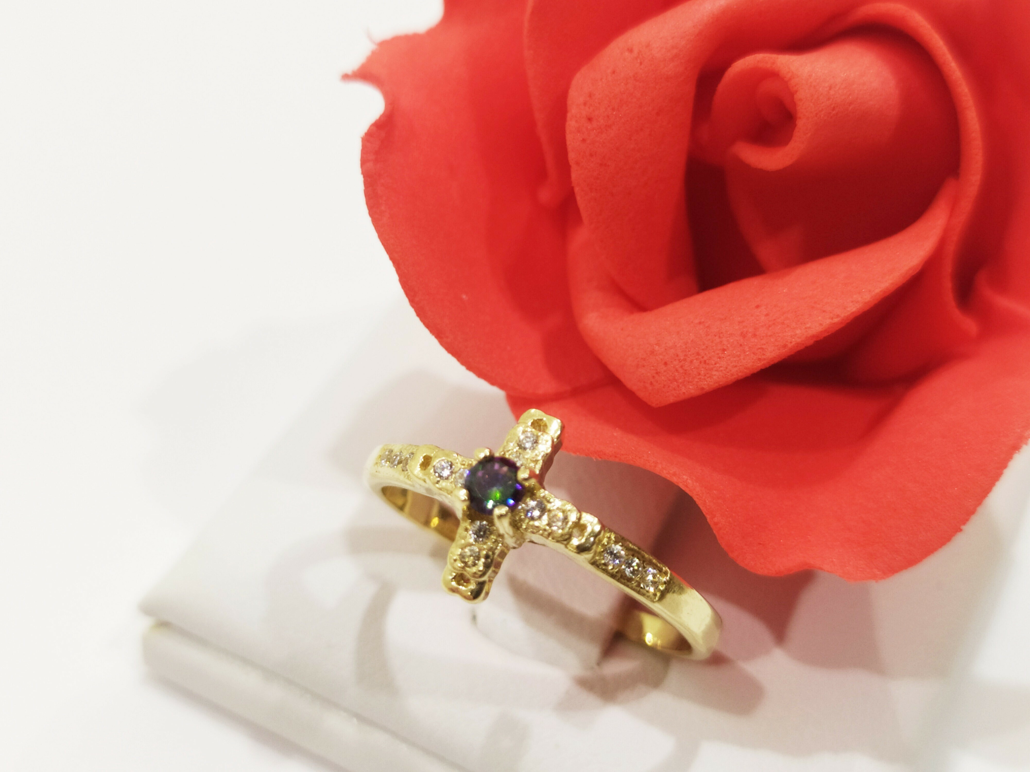 zloty-pierscionek-krzyz-z-kolorowym-oczkiem-585-rodzaj-2205-16