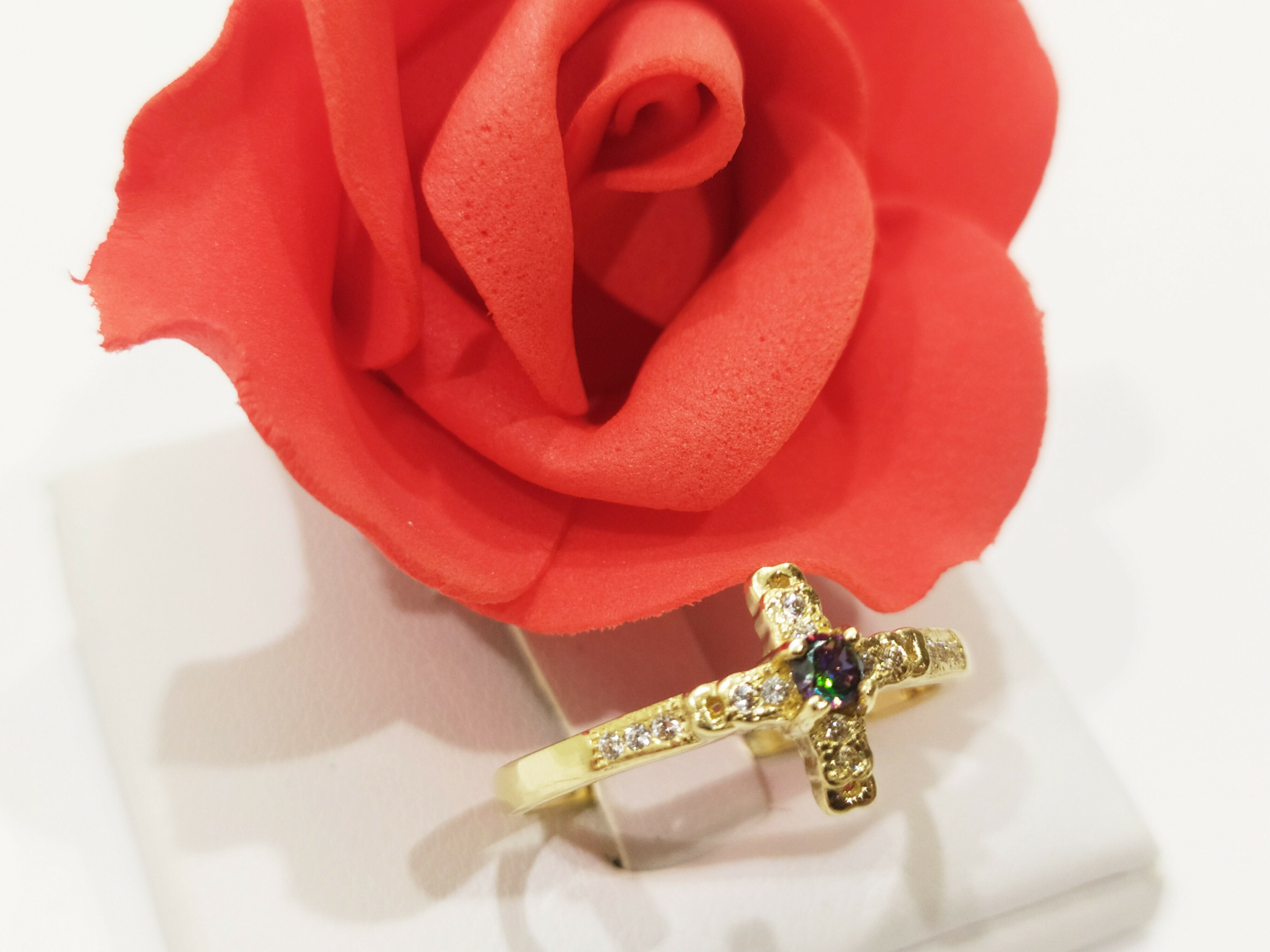 zloty-pierscionek-krzyz-z-kolorowym-oczkiem-585-stan-11323-2