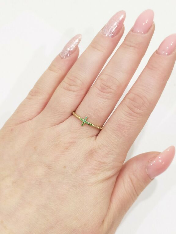 zloty-pierscionek-krzyzyk-z-zielonymi-oczkami-585-ean-gtin-5905868206906