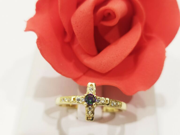 zloty-pierscionek-krzyz-z-kolorowym-oczkiem-585-material-15835-2