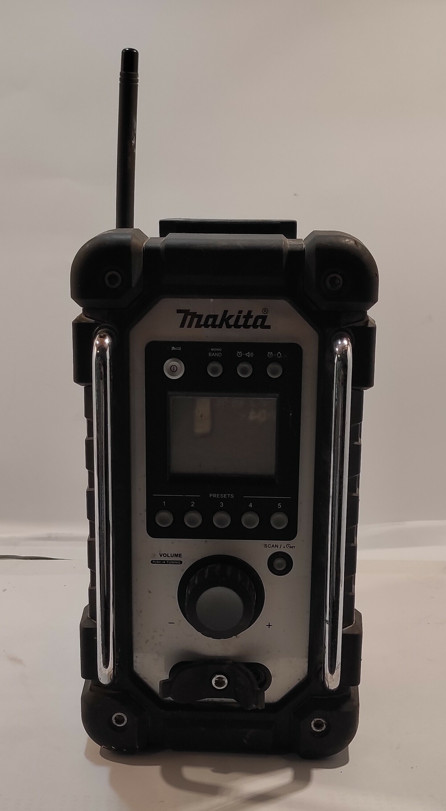 radio-budowlane-makita-dmr102-stan-uzywany