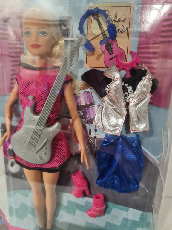 BARBIE GWIAZDA ROCKA Z GITARĄ GDJ34