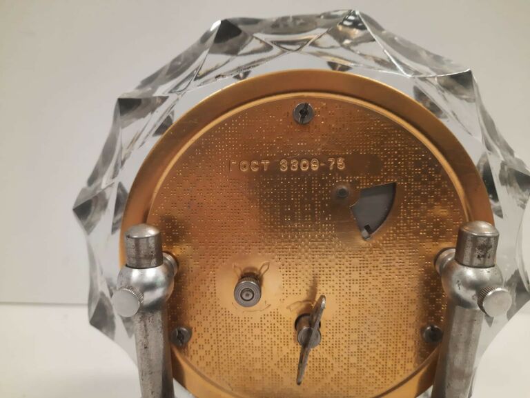 zegar-w-krysztale-majak-made-in-ussr-okazja-stan-nie-wymaga-renowacji