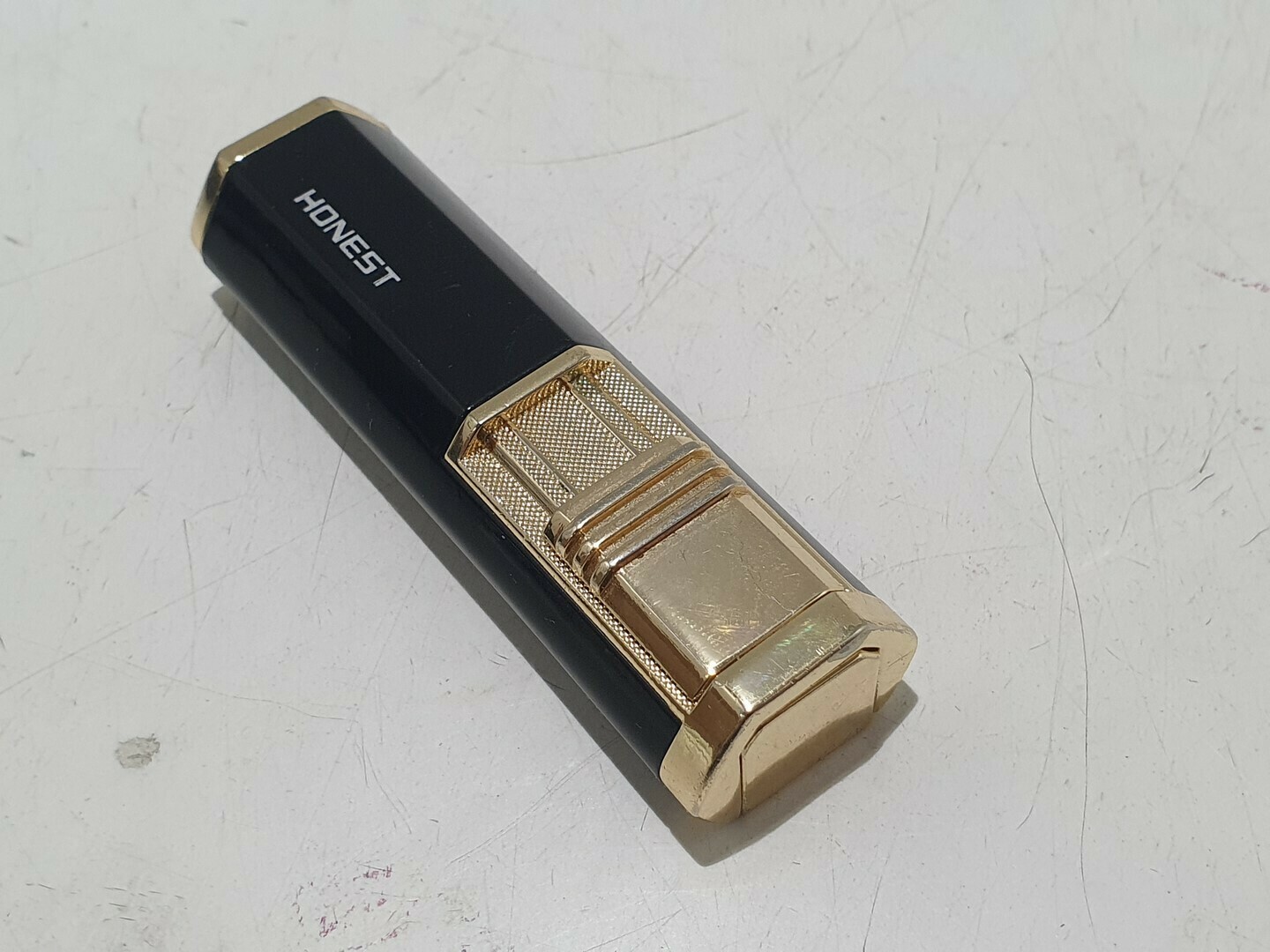 zapalniczka-honest-g4-material-obudowy-metal