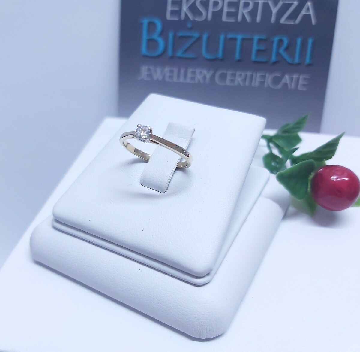 okazja-piekny-zloty-pierscionek-z-diamentem-apart-kolor-dominujacy-zolty