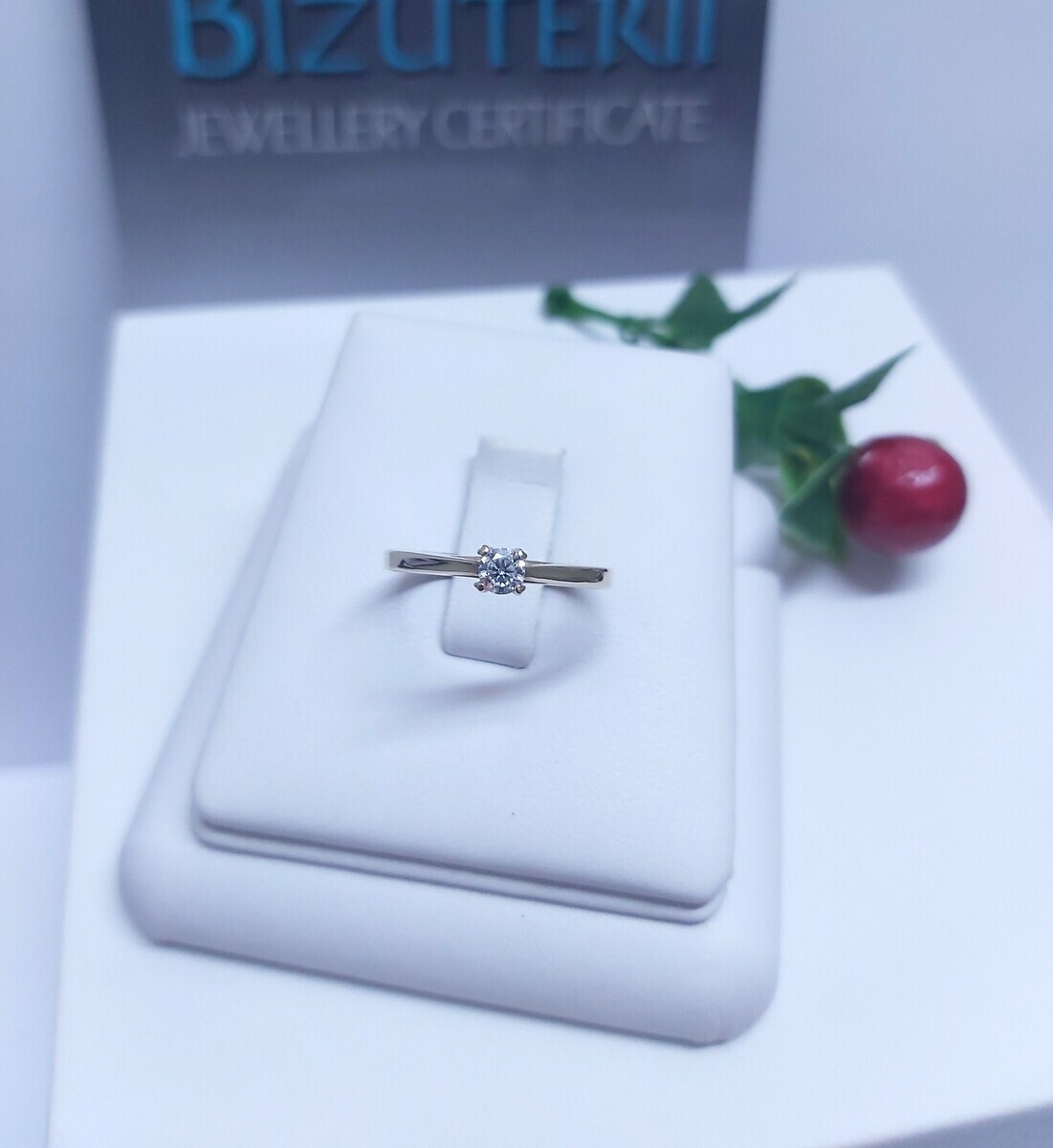 okazja-piekny-zloty-pierscionek-z-diamentem-apart-stan-uzywany