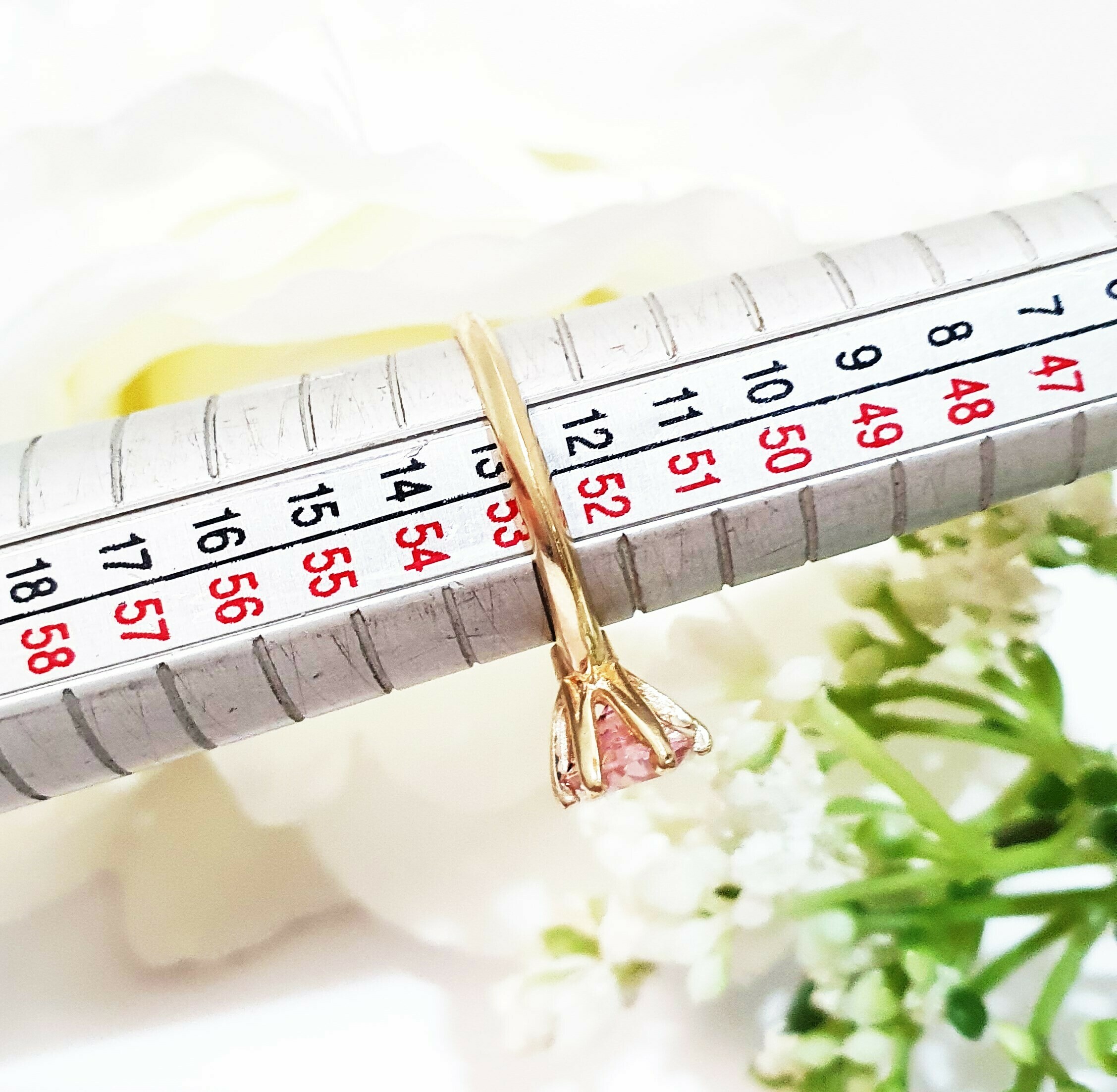 pierscionek-rozowe-odstajace-oczko-r13-kolor-dominujacy-zloty