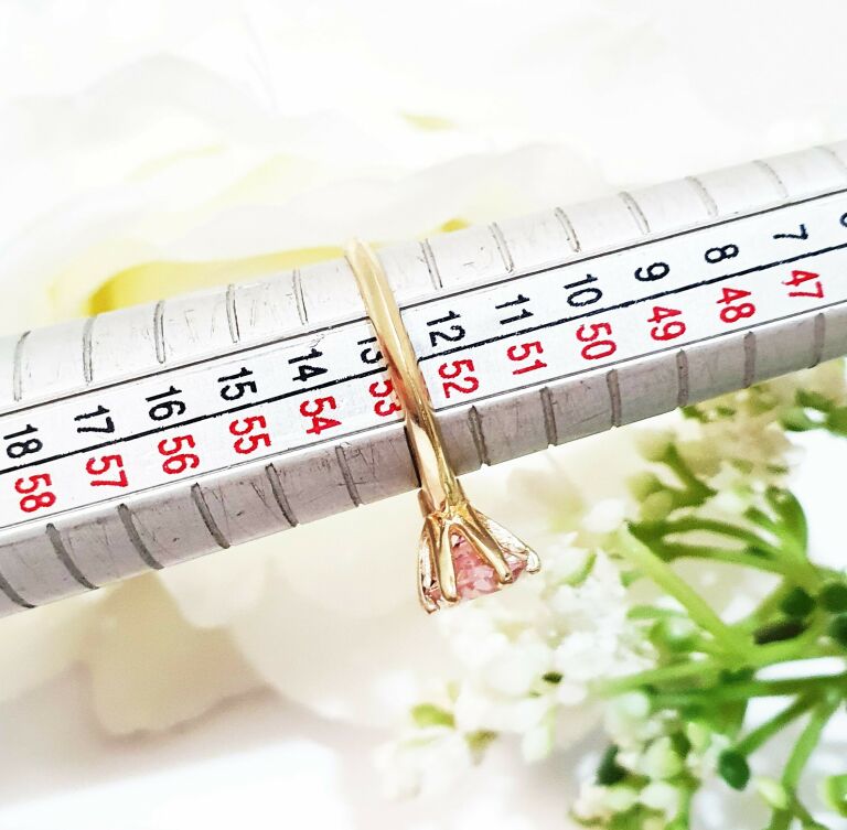 pierscionek-rozowe-odstajace-oczko-r13-kolor-dominujacy-zloty