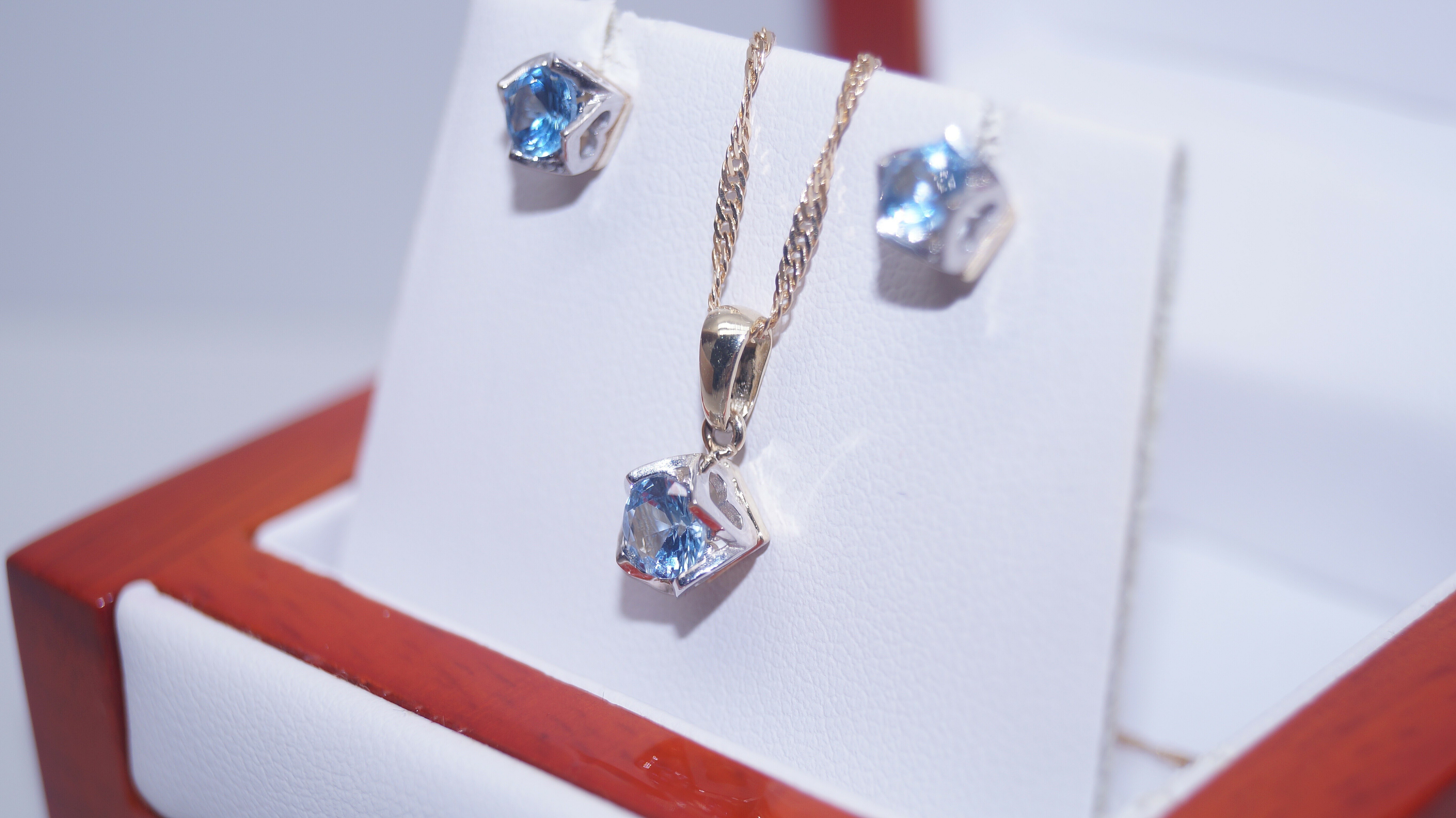 8-karatowa-zlota-zawieszka-z-cyrkonia-rodzaj-wyrob-jubilerski