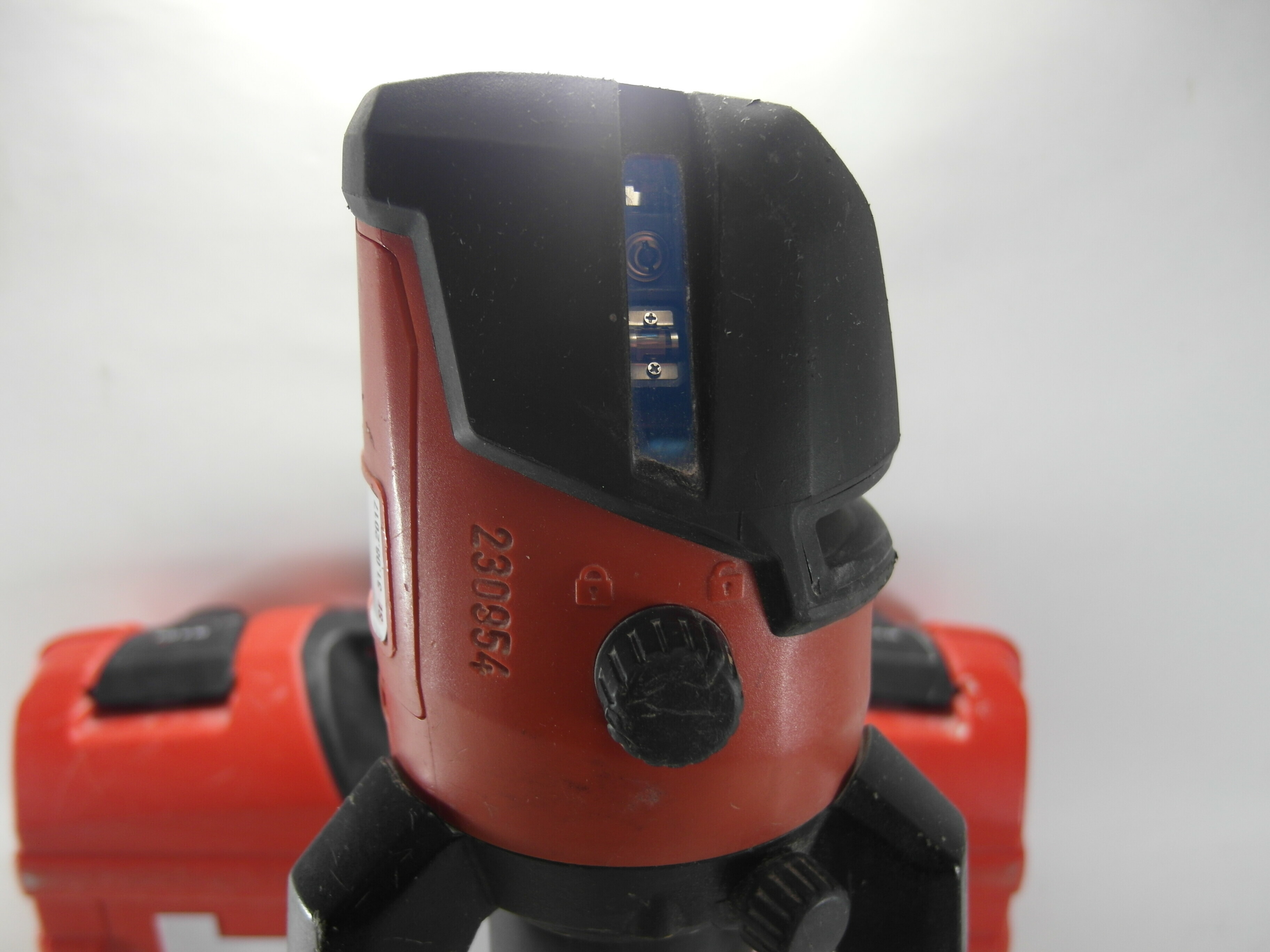 laser-wieloliniowy-hilti-pm-4-m-statyw-walizka-marka-hilti