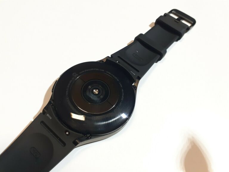 smartwach-samusng-galaxy-watch-4-classic-ean-gtin-0887276550909