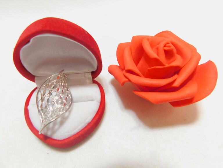 srebrna-zakrecona-zawieszka-z-sercami-218-g-925-material-srebro