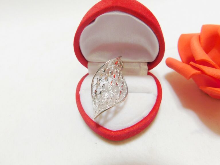 srebrna-zakrecona-zawieszka-z-sercami-218-g-925-rodzaj-wyrob-jubilerski