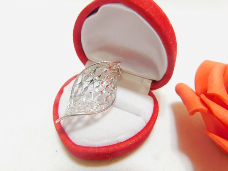 srebrna-zakrecona-zawieszka-z-sercami-218-g-925-zwyciestwa-28-busko-zdroj-palladium