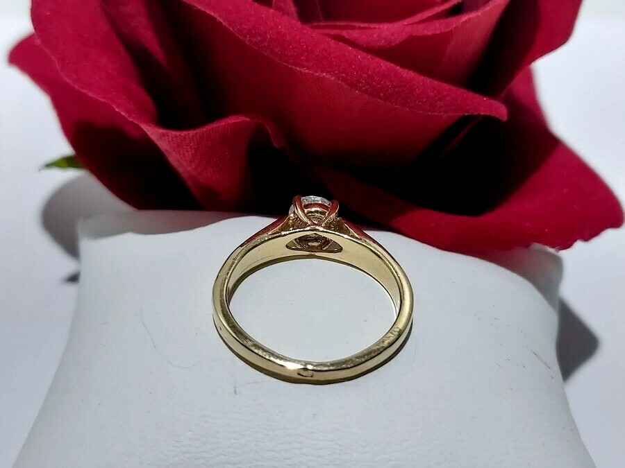sliczny-zloty-pierscionek-585-cechy-brak