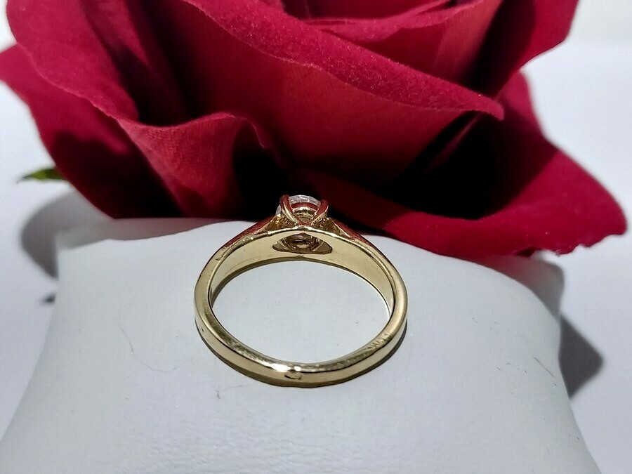 sliczny-zloty-pierscionek-585-plec-produkt-damski