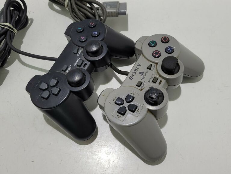 konsola-playstation-2-fat-scph-50004-ps2-2-pad-sportowa-2-starachowice