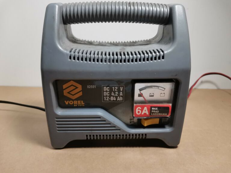 prostownik-vorel-82551-stan-uzywany