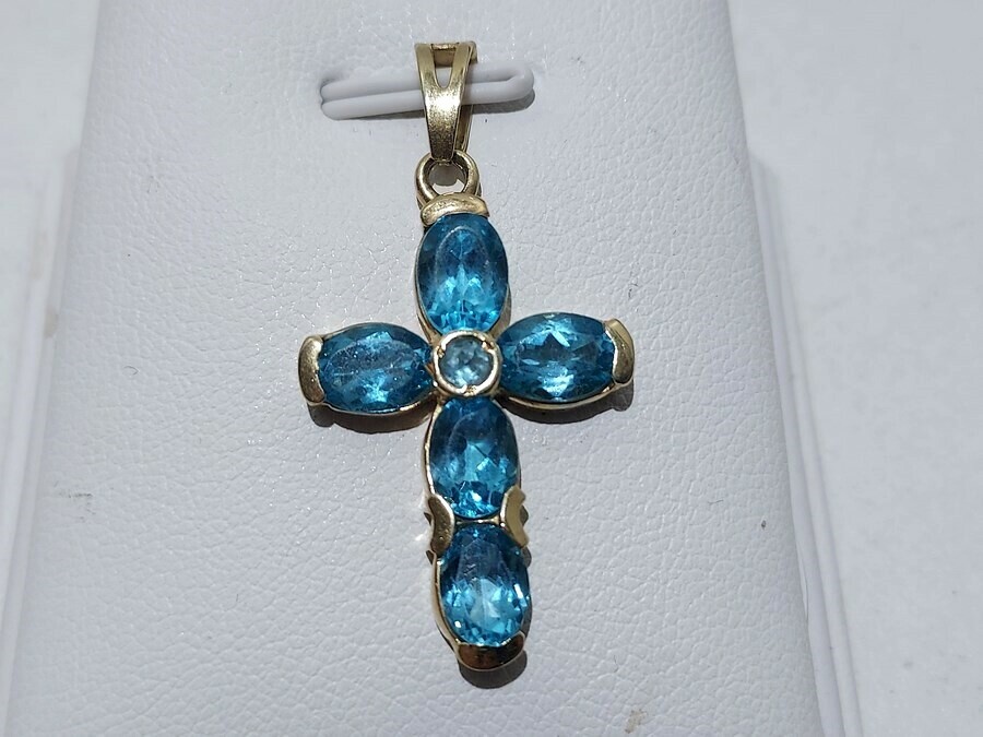 piekny-krzyzyk-z-blekitnymi-kamieniami-pr585-motyw-129129-1781749