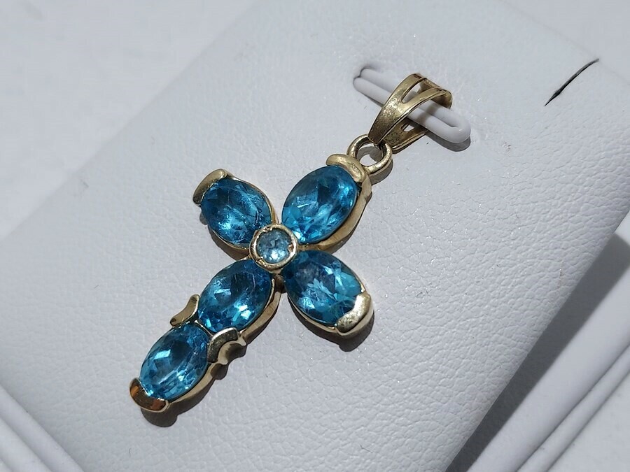 piekny-krzyzyk-z-blekitnymi-kamieniami-pr585-material-15835-2