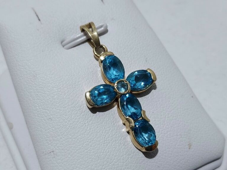 piekny-krzyzyk-z-blekitnymi-kamieniami-pr585-rodzaj-2205-2