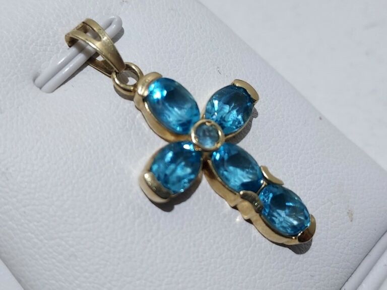 piekny-krzyzyk-z-blekitnymi-kamieniami-pr585-kamien-17088-524288