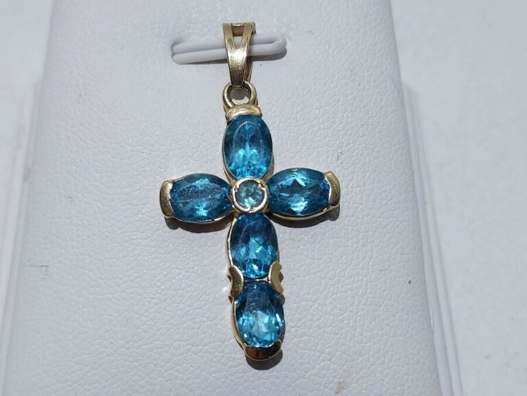 piekny-krzyzyk-z-blekitnymi-kamieniami-pr585-kolor-dominujacy-205826-225106