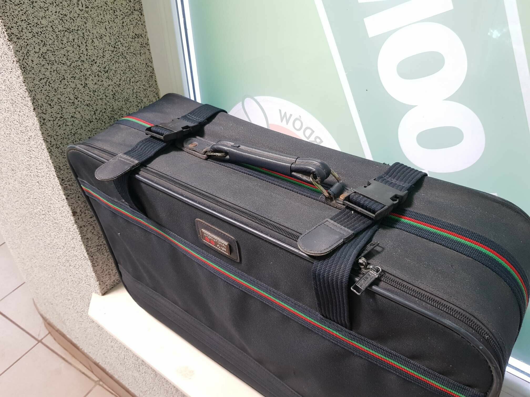 walizka-podrozna-international-flyer-stan-uzywany