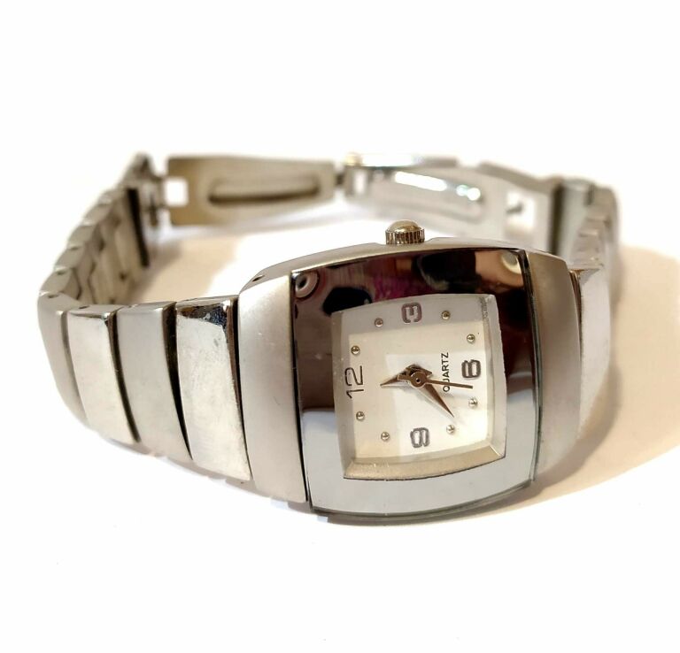 zegarek-damski-mechanizm-kwarcowy