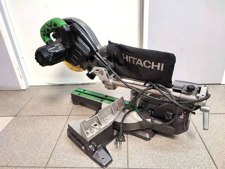 PIŁA STOŁOWA HITACHI C8FSE