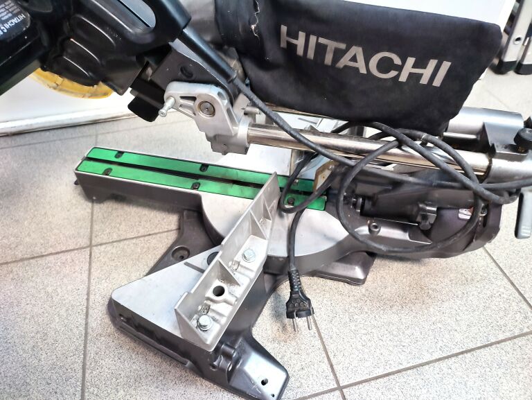 PIŁA STOŁOWA HITACHI C8FSE