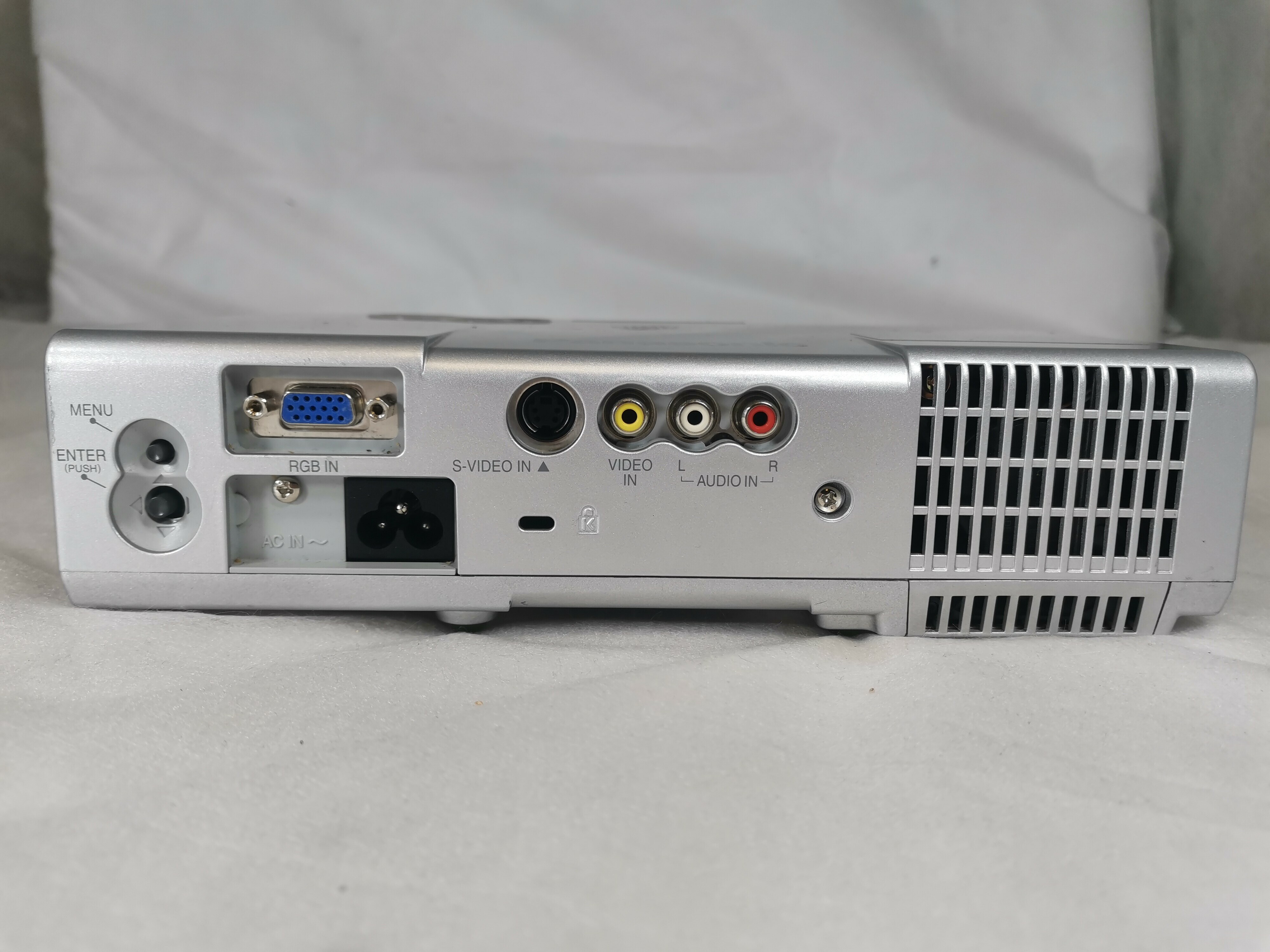 projektor-panasonic-pt-lm1e-c-marka-panasonic