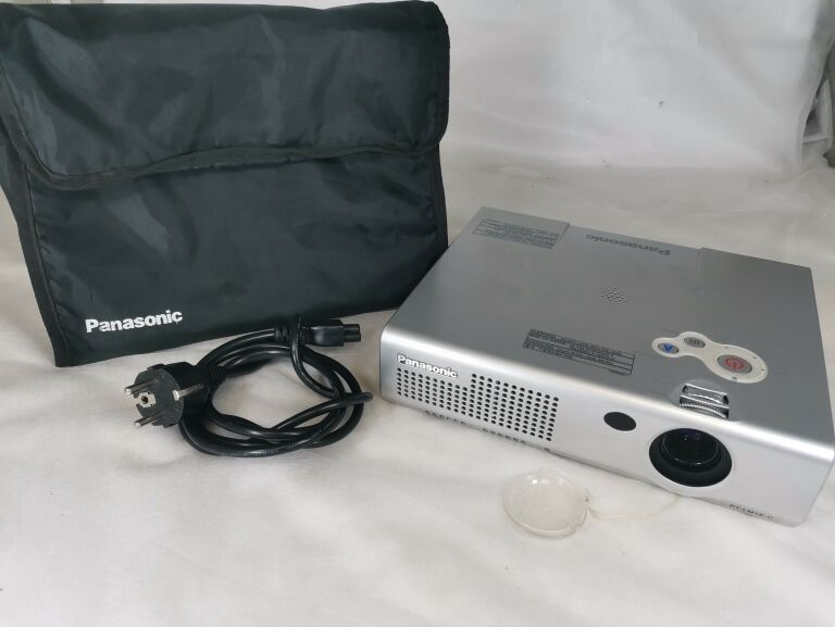 projektor-panasonic-pt-lm1e-c-dabrowskiego-30-strzegom-sj