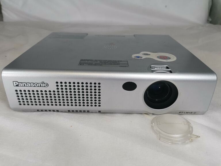 PROJEKTOR PANASONIC PT-LM1E-C