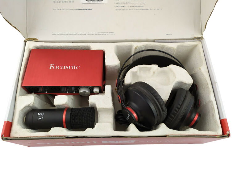 ZESTAW INTERFEJS FOCUSRITE SCARLETT 2I2 2GEN