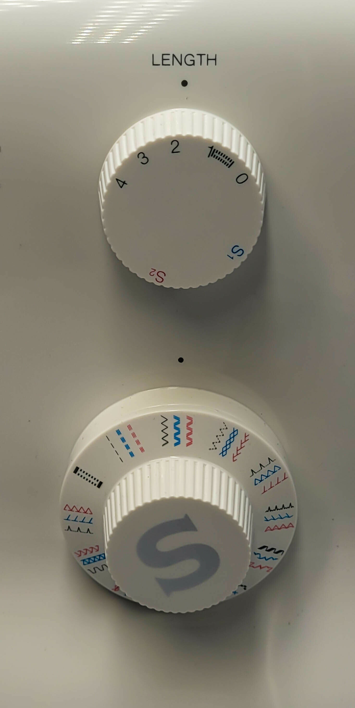 maszyna-do-szycia-singer-tradition-2282-kolor-dominujacy-bialy