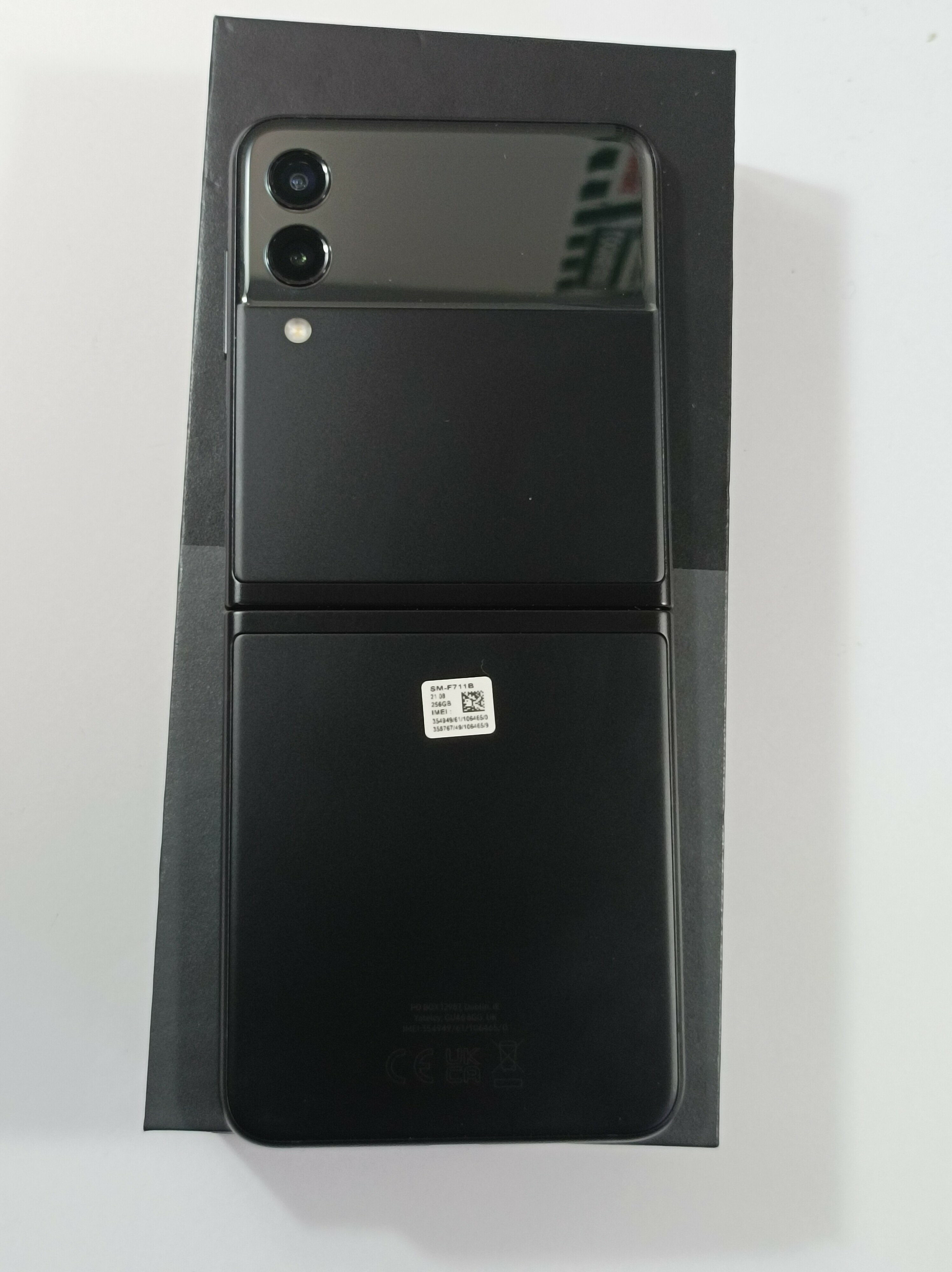 samsung-galaxy-z-flip3-5g-at-8gb-at-256-gb-at-bez-bloka-system-operacyjny-android