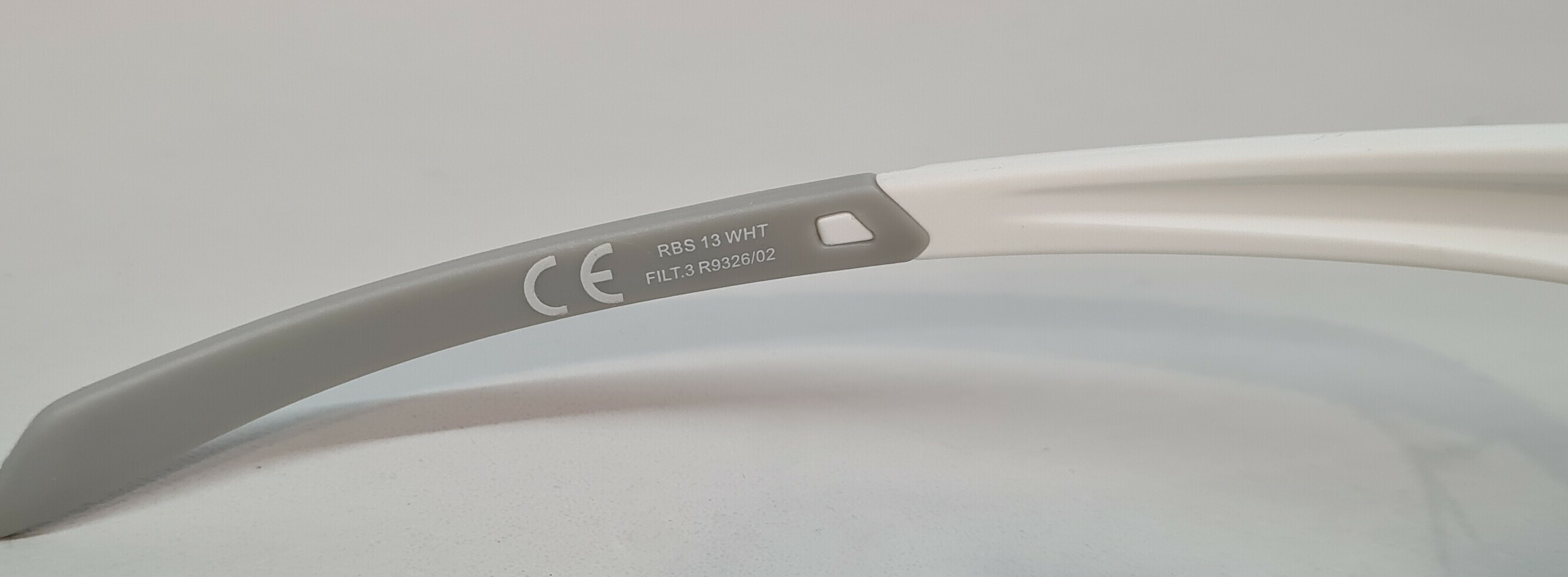 okulary-przeciwsloneczne-reebok-r932602-fason-sportowe