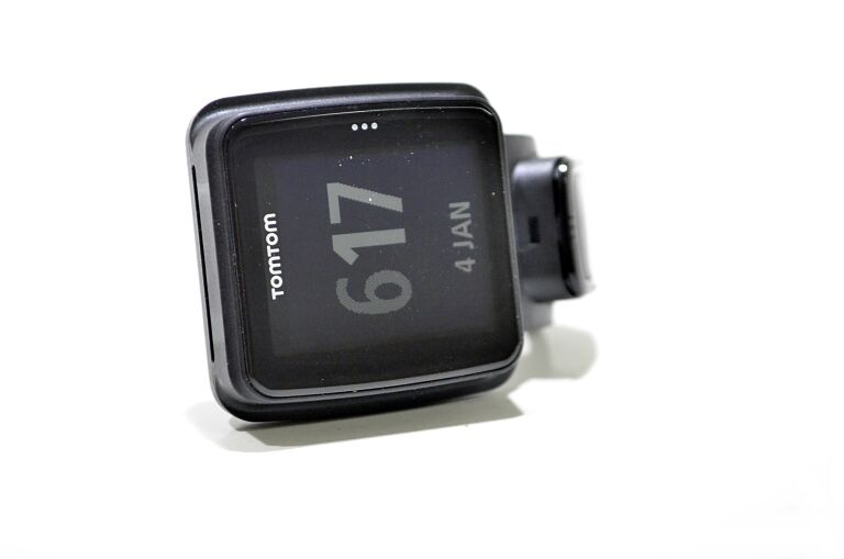 zegarek-meski-tom-tom-8rs00-ksztalt-koperty-kwadratowa