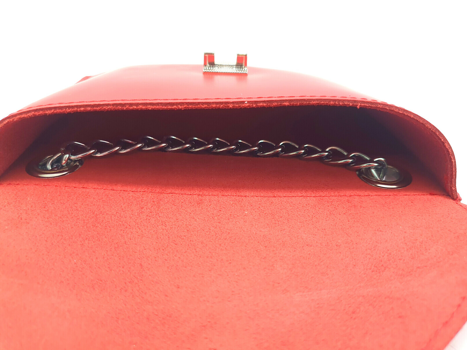 torebka-nerka-skora-czerwona-batycki-kolor-czerwony