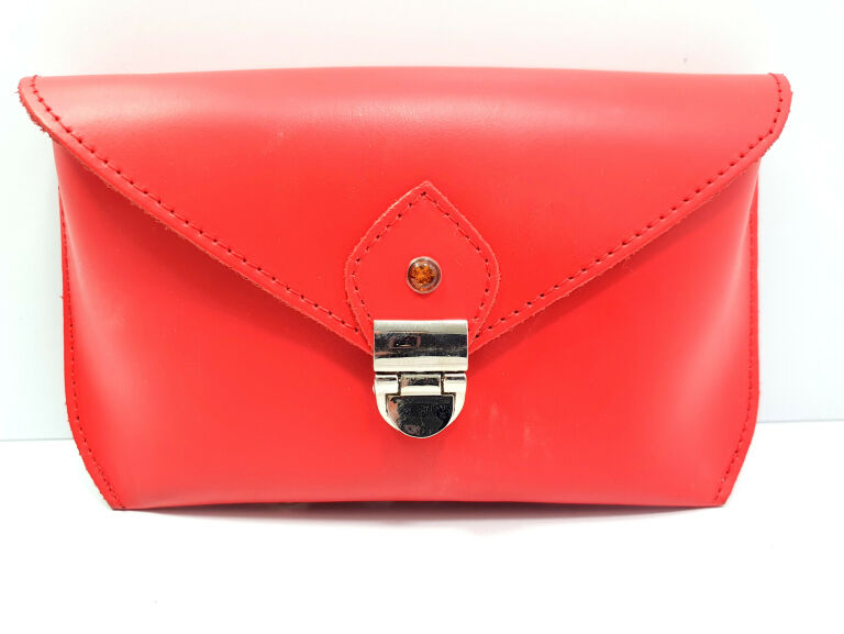 torebka-nerka-skora-czerwona-batycki-stan-uzywany