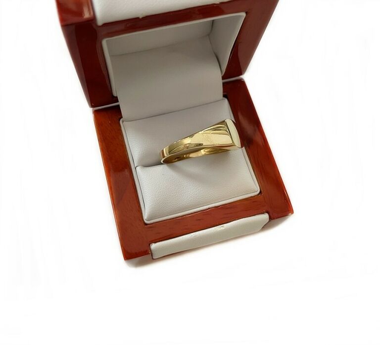 zloty-sygnet-kolor-dominujacy-zloty