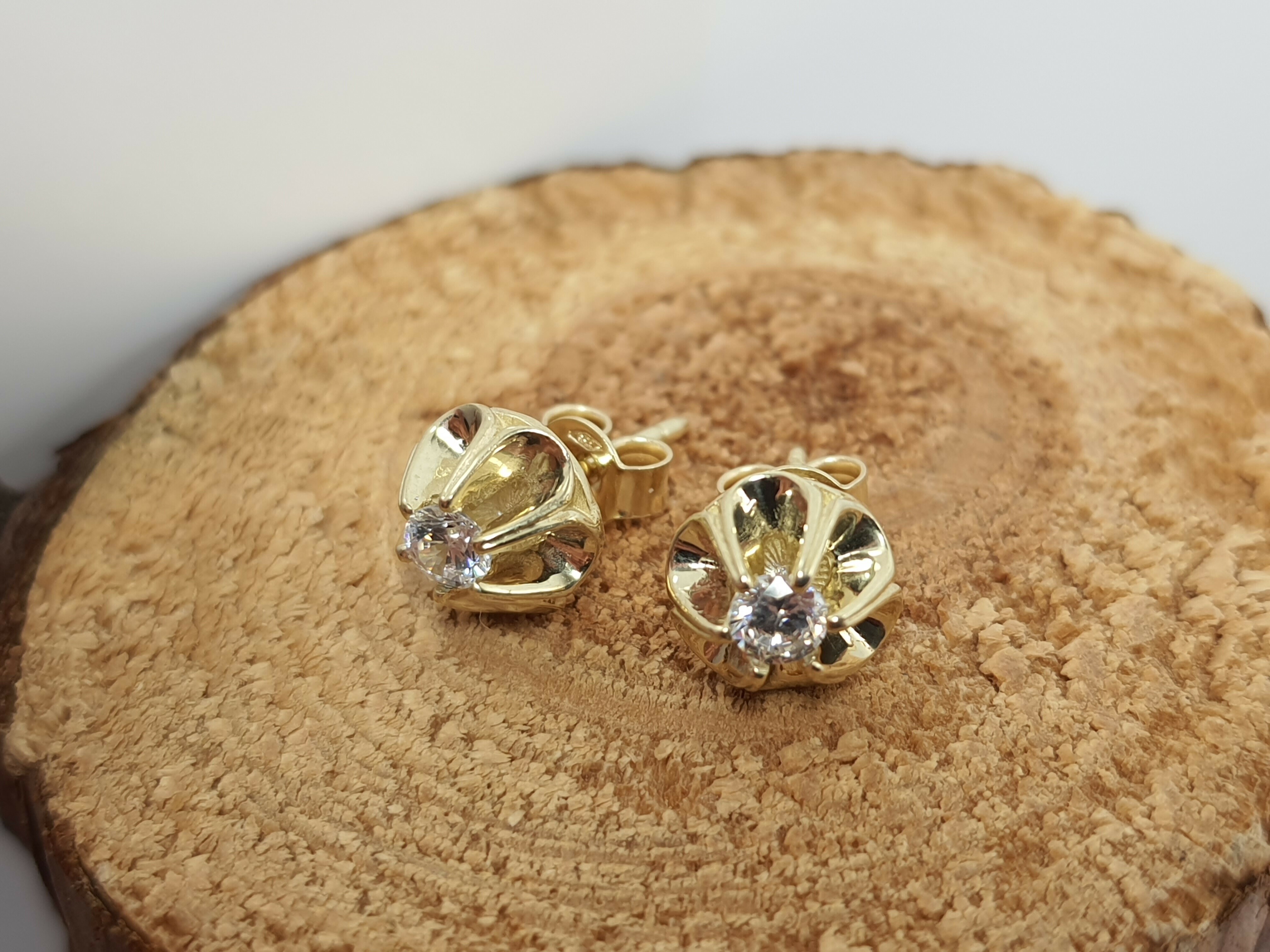 nowe-zlote-kolczyki-z-cyrkonia-sztyft-333-169g-kolor-dominujacy-zloty